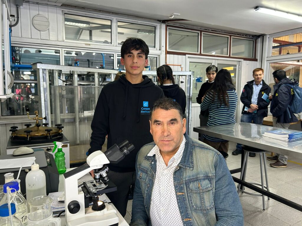Liceo Politécnico Pesquero de Mehuín colabora con cultivo sustentable de choro zapato
